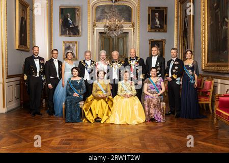 HM der König und die Königin fotografierten mit den nordischen Staatsoberhäuptern und Ehepartnern sowie dem Thronfolger des schwedischen und dänischen Thronpaares und dem Kronprinzen von Norwegen im Zusammenhang mit der Feier des 50. Thronjubiläums des Königs. Von L-R: Kronprinz Haakon von Norwegen, Prinz Daniel von Schweden, Kronprinzessin Victoria von Schweden, Sauli Niinistö, Präsident von Finnland, Königin Margrethe II von Dänemark, König Carl XVI Gustaf von Schweden, König Harald von Norwegen, Gudni Thorlacius Johannesson, Präsident von Island, Kronprinz Friedrich von Dänemark und Kronprinzessin Maria von Dänemark. Stockfoto