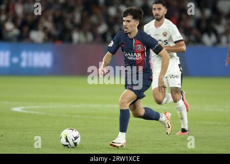 Paris, Frankreich. September 2023. Vitinha von PSG während des Ligue-1-Fußballspiels der französischen Meisterschaft zwischen Paris Saint-Germain und OGC Nizza am 15. September 2023 im Parc des Princes Stadion in Paris, Frankreich Credit: Independent Photo Agency/Alamy Live News Stockfoto