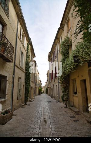 Die Gassen der kleinen französischen Stadt Uzès Stockfoto