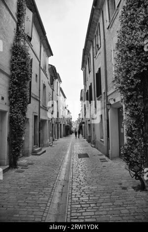 Die Gassen der kleinen französischen Stadt Uzès Stockfoto