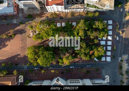 Luftaufnahme des Bolivar Park in Santa Marta, Kolumbien. Plaza de Bolívar ist der größte öffentliche Raum in Santa Marta, Kolumbien. Stockfoto