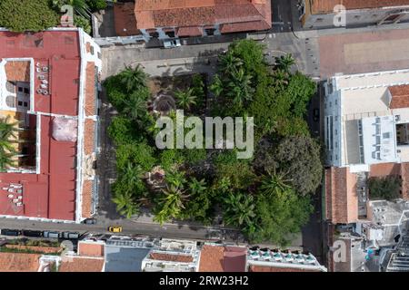Platz Bolivar in Cartagena de Indias, Kolumbien. Im Jahr 1984 wurden Cartagenas koloniale ummauerte Stadt und Festung zum UNESCO-Weltkulturerbe erklärt. Stockfoto