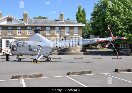 Westland WS-51 Dragonfly HR5 Oldtimer-Hubschrauber WG751, GJ710, in Historic Dockyard Chatham, Kent, Großbritannien Stockfoto