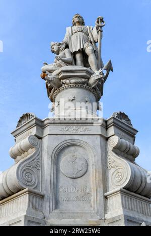 Cartagena, Kolumbien - 17. April 2022: Christopher Columbus-Statue auf der Plaza de la Aduana in Cartagena, Kolumbien Stockfoto