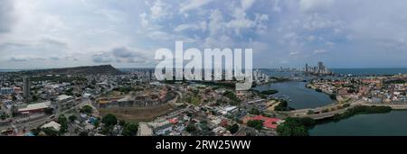 Medellin, Kolumbien - 17. April 2022: Luftaufnahme der Skyline von Cartagena de Indias, der kolumbianischen Karibik. Stockfoto