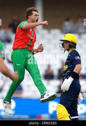 Wiaan Mulder aus Leicestershire feiert, nachdem er beim Metro Bank One-Day Cup Finale in Trent Bridge, Nottingham, das Wicket von Fletcha Middleton Hampshire gewonnen hat. Bilddatum: Samstag, 16. September 2023. Stockfoto