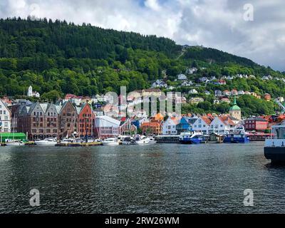 21.07.2023, Norwegen, Hordaland, Bergen - Hafenviertel Bryggen. 00X230721D004CAROEX.JPG [MODELLVERSION: NEIN, EIGENSCHAFTSVERSION: NEIN (c) caro Images / O Stockfoto