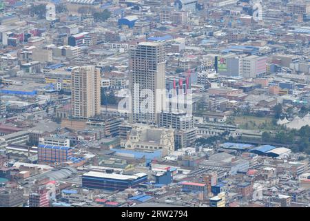 Panoramablick auf das Stadtzentrum von Bogota vom Monserrate Hill in Kolumbien. Stockfoto