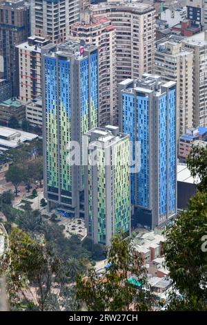 Panoramablick auf das Stadtzentrum von Bogota vom Monserrate Hill in Kolumbien. Stockfoto