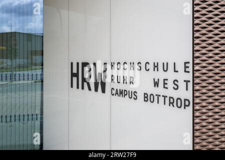 05.08.2023, Deutschland, Nordrhein-Westfalen, Bottrop - HRW, Hochschule Ruhr West Campus Bottrop, Landeshochschule für angewandte Wissenschaften. 00X230805D037CA Stockfoto