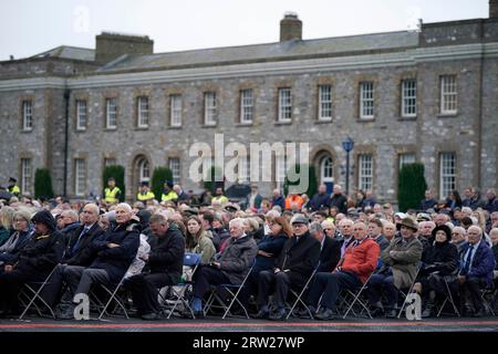 Menschen bei der Enthüllung eines Garda Siochana Monument of Remembrance im Garda Headquarters, Phoenix Park in Dublin. Bilddatum: Samstag, 16. September 2023. Stockfoto