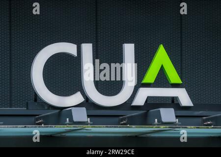 CUA Bank-Banner in seinem Büro. CUA ist die Credit Union Atlantic, ein Full-Service-Bankinstitut, das Finanzplanung, Hypotheken und Geschäftsbanken anbietet Stockfoto