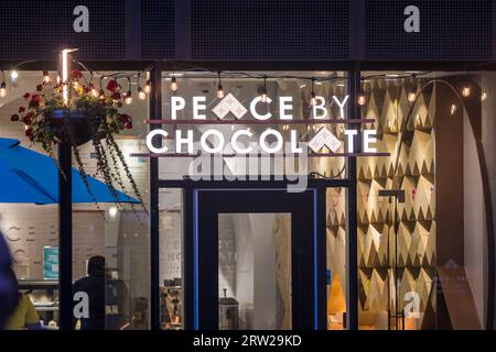 PEACE BY CHOCOLATE STOREFRONT. Ein traditionelles syrisches Schokoladengeschäft in Familienbesitz in Halifax. HALIFAX, NOVA SCOTIA, KANADA Stockfoto