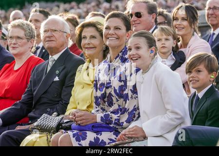 Stockholm, Schweden. September 2023. König Carl XVI Gustaf, Königin Silvia, Kronprinzessin Victoria, Prinzessin Estelle, Prinz Oscar und Prinz Daniel beim Jubiläumskonzert auf Norrbro in Stockholm, Schweden, am 16. September 2023, im Zusammenhang mit den Feierlichkeiten zum 50. Jahrestag der Thronbesteigung von König Carl XVI Gustaf.Foto: Henrik Gustafsson Nicander/TT/Code 10510 Credit: TT News Agency/Alamy Live News Stockfoto