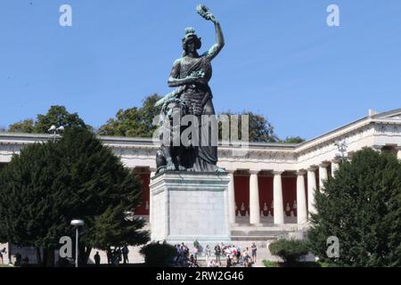 MÜNCHEN, Deutschland. September 2023. Auftakt zum Oktoberfest München 188, auch WIESN genannt, am Samstag, 16. September in München. Auf dem Bild - Blick auf das Bayerndenkmal die traditionelle Veranstaltung endet am 3. Oktober Das Oktoberfest ist das größte Volksfest der Welt und zieht jährlich rund sechs Millionen Besucher an. Jedes Jahr brechen neue Rekorde. Bild und Copyright. @ Arthur Thill /ATP Images (THILL Arthur/ATP/SPP) Credit: SPP Sport Press Photo. Alamy Live News Stockfoto