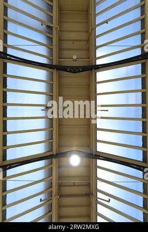 Melbourne, Australien, 22. Oktober 2018: The Royal Arcade ist ein historisches Einkaufszentrum, das 1870 eröffnet wurde und die Bourke Street mit der Little Collins Street verbindet. Stockfoto