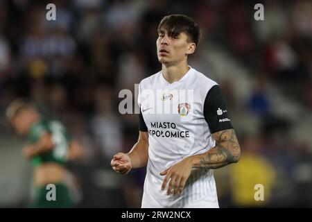 Artur Craciun von Puszcza Niepolomice, gesehen während des polnischen PKO Ekstraklasa League 2023/2024 Fußballspiels zwischen Puszcza Niepolomoce und Slask Wroclaw im Cracovia Stadion. Endnote: Puszcza Niepolomice 1:3 Flasche Breslau. Stockfoto