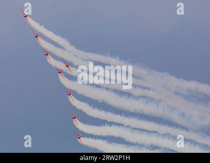 Duxford, Cambridgeshire, Vereinigtes Königreich. September 2023. Das RAF Aerobatic Team, die Red Arrows, zeigte eine dynamische Show auf der Duxford Battle of Britain Air Show. Quelle: Stuart Robertson/Alamy Live News. Stockfoto