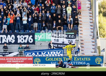 Falkirk, Schottland. 16. September 2023. Die Falkirk-Fans feuern ein gutes Defensive Tackle Falkirk vs Queen of the South, Cinch League One Credit: Raymond Davies / Alamy Live News an Stockfoto