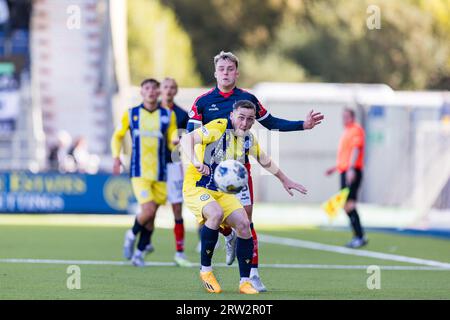 Falkirk, Schottland. 16. September 2023. Queen’s Look to hold up the Ball Falkirk vs Queen of the South, Cinch League One Credit: Raymond Davies / Alamy Live News Stockfoto