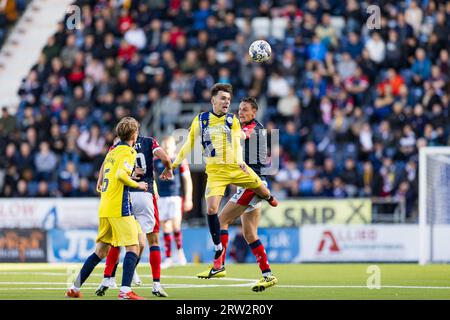 Falkirk, Schottland. 16. September 2023. Es gab zahlreiche Kämpfe in der Luft zwischen den beiden Spielern Falkirk vs Queen of the South, Cinch League One Credit: Raymond Davies / Alamy Live News Stockfoto