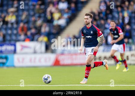 Falkirk, Schottland. 16. September 2023. Brad Spencer (8 - Falkirk) kommt mit dem Ball Falkirk vs Queen of the South, Cinch League One Credit: Raymond Davies / Alamy Live News Stockfoto