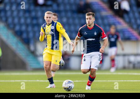 Falkirk, Schottland. 16. September 2023. Leon McCann (3 - Falkirk) kommt mit dem Ball Falkirk vs Queen of the South, Cinch League One Credit: Raymond Davies / Alamy Live News Stockfoto