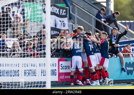 Falkirk, Schottland. 16. September 2023. Falkirk feiert sein Tor mit den Fans Falkirk vs Queen of the South, Cinch League One Credit: Raymond Davies / Alamy Live News Stockfoto