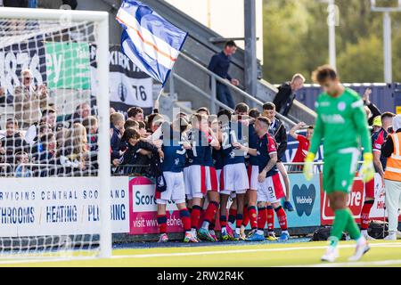 Falkirk, Schottland. 16. September 2023. Falkirk feiert sein Tor mit den Fans Falkirk vs Queen of the South, Cinch League One Credit: Raymond Davies / Alamy Live News Stockfoto