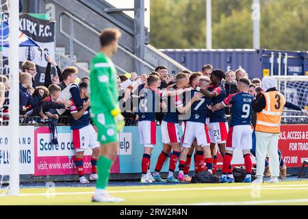 Falkirk, Schottland. 16. September 2023. Falkirk feiert sein Tor mit den Fans Falkirk vs Queen of the South, Cinch League One Credit: Raymond Davies / Alamy Live News Stockfoto