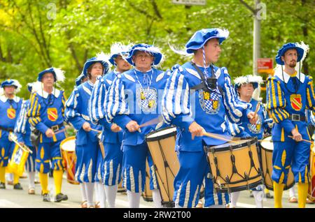 New York, New York, USA. September 2023. Die marschband marschiert auf der 5th Avenue während der 66. Jährlichen deutsch-amerikanischen Steuben Parade in New York City. Quelle: Ryan Rahman/Alamy Live News Stockfoto