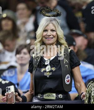 New Orleans, USA. September 2023. Ein Fan der New Orleans Saints zeigt Unterstützung für ihr Team während eines Spiels der National Football League im Caesars Superdome in New Orleans, Louisiana, am Sonntag, den 10. September 2023. (Foto: Peter G. Forest/SIPA USA) Credit: SIPA USA/Alamy Live News Stockfoto