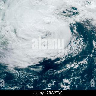 Miami, Usa. September 2023. NOAA GEOS-East-Satellitenbild, das posttropische Zyklone Lee zeigt, die Maine und Teile von Neuengland verpeitschen, während der geschwächte Sturm sich auf die Landung in Nova Scotia vorbereitet, 16. September 2023. Quelle: NESDIS/STAR/NOAA/Alamy Live News Stockfoto