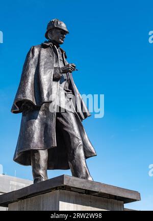 Restaurierte Sherlock Holmes-Statue aus Bronze, Picardy Place, Edinburgh, Schottland, Großbritannien Stockfoto