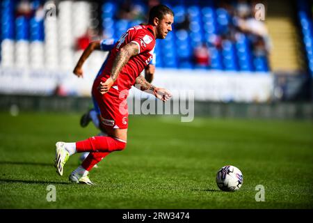 Peterborough, Großbritannien. September 2023. George Moncur (14 Leyton Orient) geht am Samstag, den 16. September 2023, während des Spiels der Sky Bet League 1 zwischen Peterborough und Leyton Orient in der London Road, Peterborough, vorwärts. (Foto: Kevin Hodgson | MI News) Credit: MI News & Sport /Alamy Live News Stockfoto