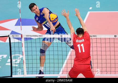 Rom, Italien. September 2023. Yuri Romano von Italien, Aleksander Sliwka von Polen während des CEV EuroVolley Männer Endspiels 2023 zwischen Italien und Polen im Palazzetto dello Sport in Rom (Italien), 16. September 2023. Quelle: Insidefoto di andrea staccioli/Alamy Live News Stockfoto