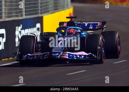 Marina Bay Street Circuit, Singapur. September 2023. 2023 Formel 1 Singapore Airlines Singapur Grand Prix; Qualifying Day; Nummer 31 Alpinfahrer Esteban Ocon während abendlicher Qualifikationsrunden Credit: Action Plus Sports/Alamy Live News Stockfoto