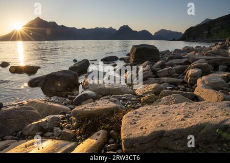 Cullin Hills ab Elgol Beach Sundown Stockfoto