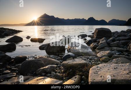 Cullin Hills ab Elgol Beach Sundown Stockfoto