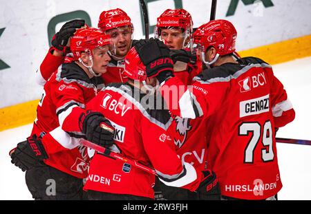 Lausanne, Schweiz. Juni 2023. Das Lausanne HC Team feiert während des Spiels des 3. Tages der Schweizer Nationalliga 203-2024 in der Waadtländer Arena in Lausanne zwischen Lausanne HC und den SCL Tigers. (Foto: Eric Dubost/SIPA USA) Credit: SIPA USA/Alamy Live News Stockfoto