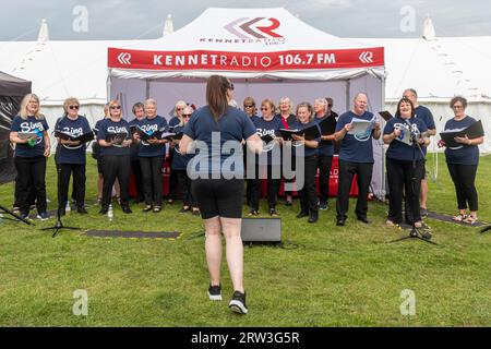 September 2023. Newbury Show kehrte heute zum ersten Mal seit der Pandemie zurück. Die Veranstaltung fand am Wochenende des 16. Und 17. September auf dem Newbury Showground, Berkshire, England, nach einer dreijährigen Lücke statt. Die Show, auch Royal County of Berkshire Show genannt, wurde von der Newbury & District Agricultural Society organisiert und war gut besucht. Der Gemeinderechor rief zum Singen auf Stockfoto