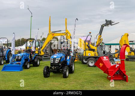 September 2023. Newbury Show kehrte heute zum ersten Mal seit der Pandemie zurück. Die Veranstaltung fand am Wochenende des 16. Und 17. September auf dem Newbury Showground, Berkshire, England, nach einer dreijährigen Lücke statt. Die Show, auch Royal County of Berkshire Show genannt, wurde von der Newbury & District Agricultural Society organisiert und war gut besucht. Landmaschinen und Traktoren auf dem Display. Stockfoto