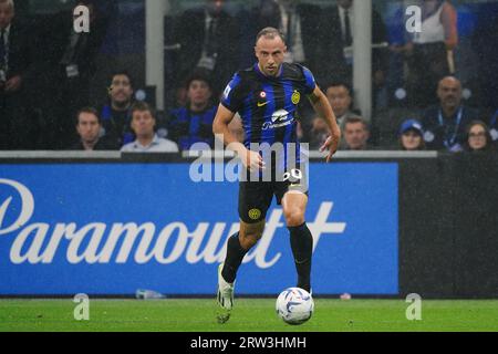 Mailand, Italien. September 2023. Carlos Augusto (FC Inter) während des italienischen Meisterschafts-A-Fußballspiels zwischen dem FC Internazionale und dem AC Mailand am 16. September 2023 im Giuseppe Meazza Stadion in Mailand, Italien. Quelle: Luca Rossini/E-Mage/Alamy Live News Stockfoto