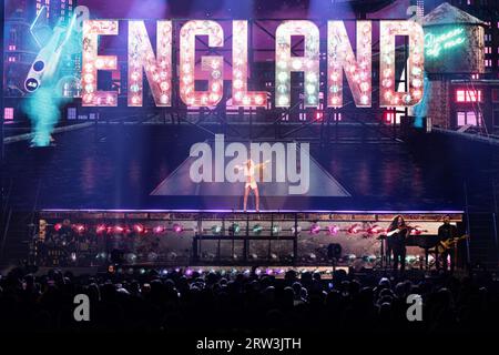 London, Großbritannien. September 2023. Sängerin Shania Twain tritt auf der Bühne im O2, London während der Queen of Me Tour auf. Quelle: John Barry/Alamy Live News Stockfoto