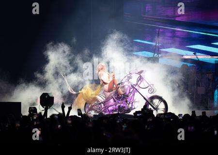 London, Großbritannien. September 2023. Sängerin Shania Twain tritt auf der Bühne im O2, London während der Queen of Me Tour auf. Quelle: John Barry/Alamy Live News Stockfoto