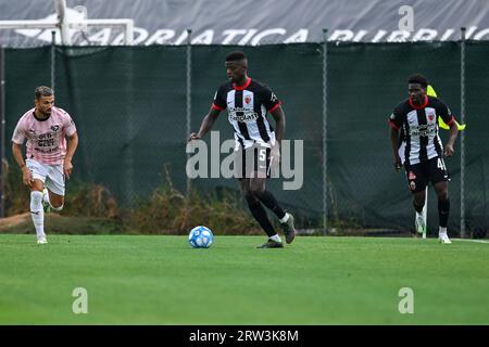 Ascoli Piceno, Italien. September 2023. Ascoli Calcioâ&#x80;&#x99;s Eddy Gnahore während des italienischen Fußballspiels der Serie BKT Ascoli Calcio gegen Palermo F.C. im Stadio Cino e Lillo Del Duca Stadium, Ascoli Piceno, Italien, 16. September 2023 Credit: Independent Photo Agency/Alamy Live News Stockfoto