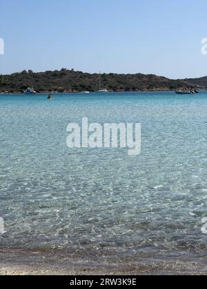 Ein Panoramafoto von der fantastischen „Cala Brandinchi“, einem der schönsten Strände der Insel Sardinien, Italien Stockfoto