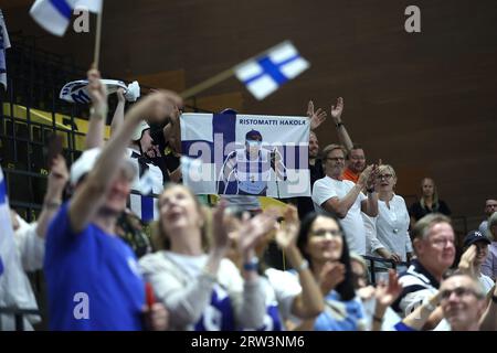 Zagreb, Kroatien. September 2023. Finnland Supporters feiert, nachdem das finnische Team am 16. September 2023 in Split, Kroatien, ein Match im Davis Cup Finals Group D Stage Match 2023 zwischen den USA und Finnland im Arena Gripe Sports Centre gewonnen hat. Foto: Sanjin Strucic/PIXSELL Credit: Pixsell/Alamy Live News Stockfoto