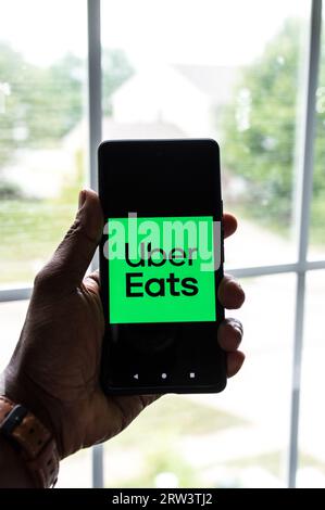 Uber Eats-Logo auf dem Telefon Stockfoto