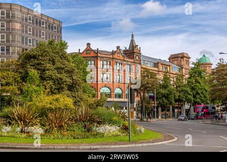 Stadtzentrum von Nottingham mit buntem Kreisverkehr. Stockfoto